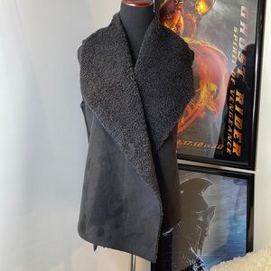 Chelsea & Theodore Faux Fur Vest L